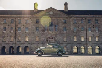 Teaser ballsbridge-beetle-aus-der-zeithaus-sammlung-der-autostadt-kehrt-nach-75-jahren-zurueck-nach-dublin